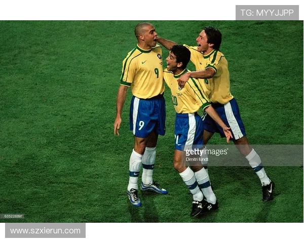 回顾1998年法国世界杯意大利队完整赛程与经典瞬间解析全景透视 回顾1998年法国世界杯意大利队完整赛程与经典瞬间解析全景透视